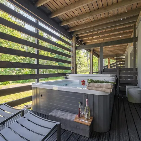Kultaranta B - Comfy Retreat In With Hot Tub & Sauna *