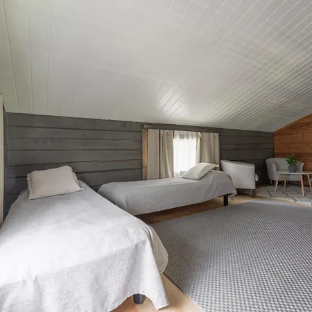 Kultaranta B - Comfy Retreat In With Hot Tub & Sauna アパート ターコブオリ